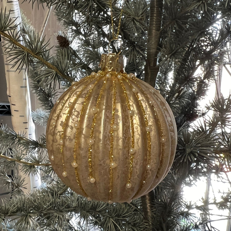 Ribbed Gold bauble with pearls
