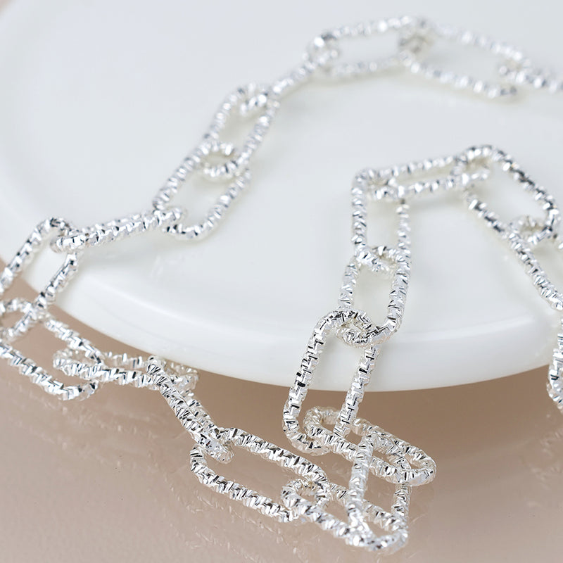 Silver textured paperchain link necklace
