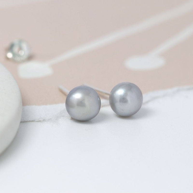 Freshwater pearl stud earrings