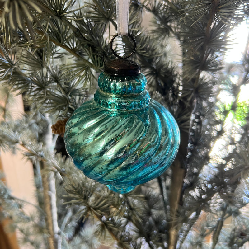 Large oval pointed turquoise bauble