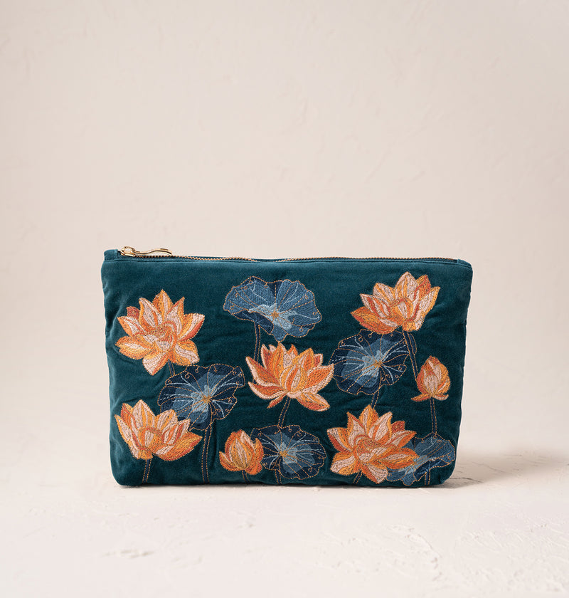 ＊Elizabeth Scarlett＊ ロータス ベルベット ウォッシュバッグ Elizabeth Scarlett Lotus Bags and Pouches – thatslovelythat