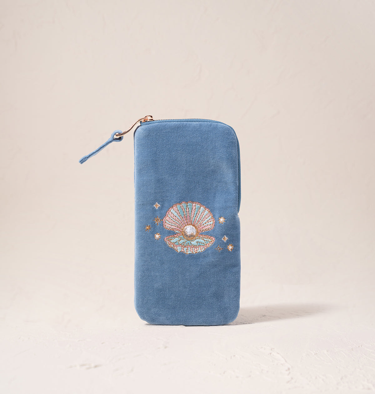 【Elizabeth Scarlett】Pearl Shell Dusky Blue Velvet Wash Bag ELIZABETH SCARLETT PEARL SHELL EVERYDAY POUCH DUSKY BLUE