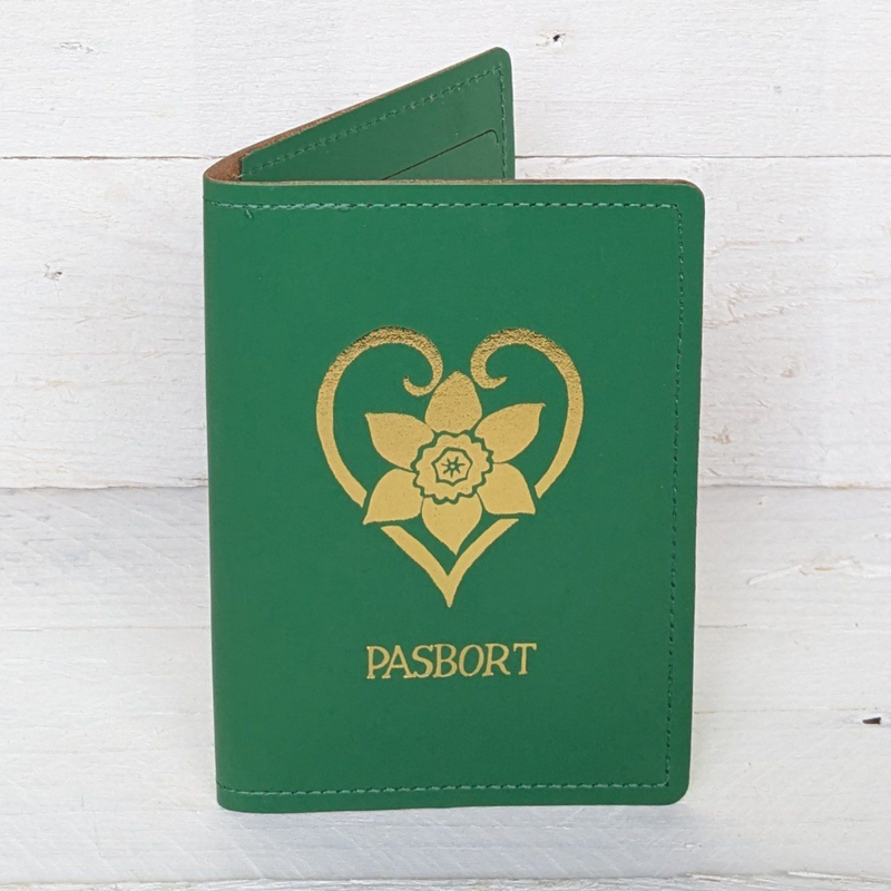 Passbort Cennin Pedr Passport Cover