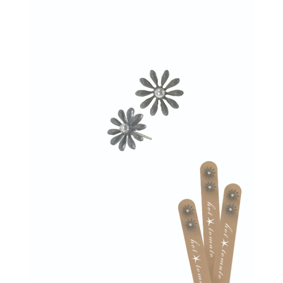 Petit Daisy Stud Earrings