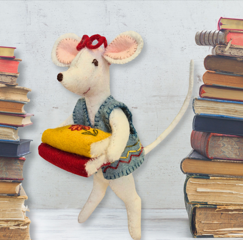 Little Miss mouse, the librarian felt kit