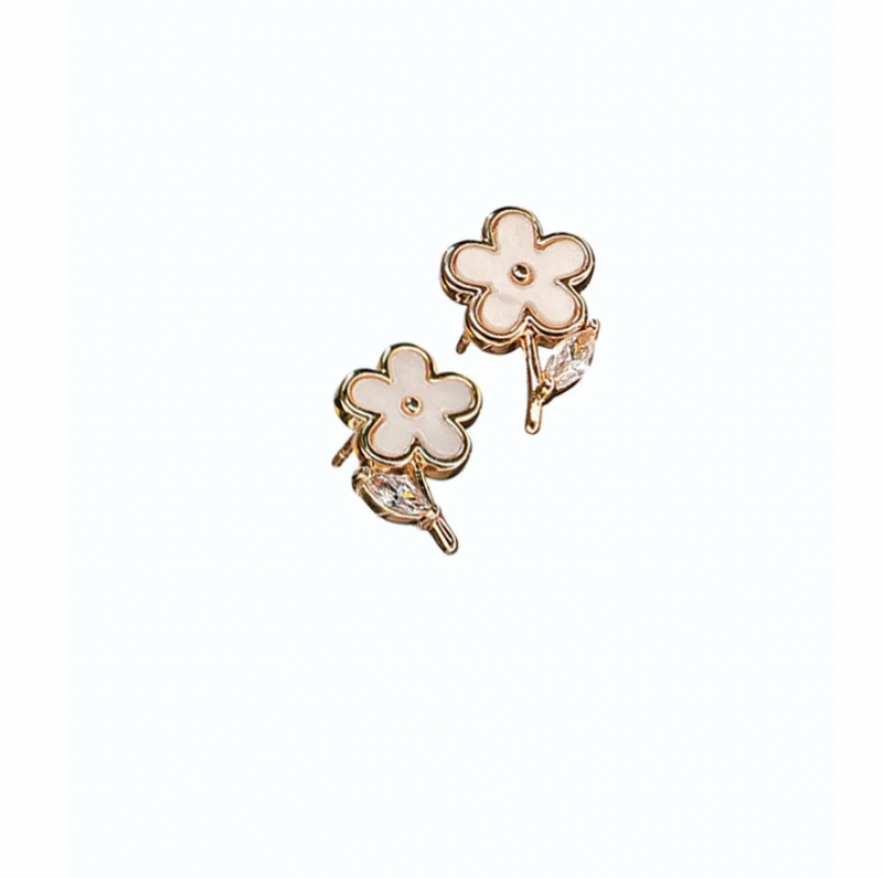 Shell & Crystal Daisy Daisy Studs