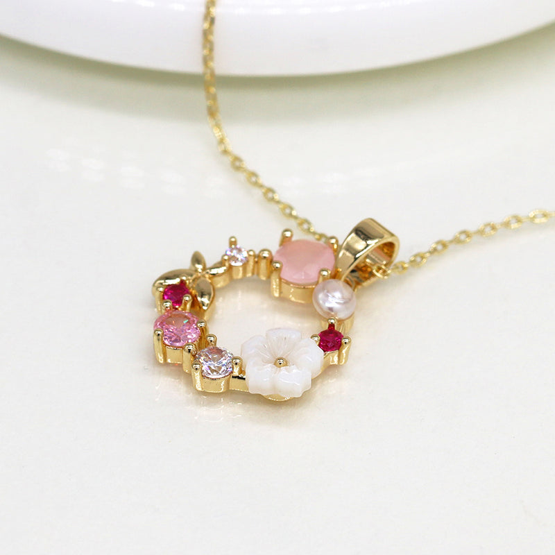 Golden shell and crystal wreath necklace